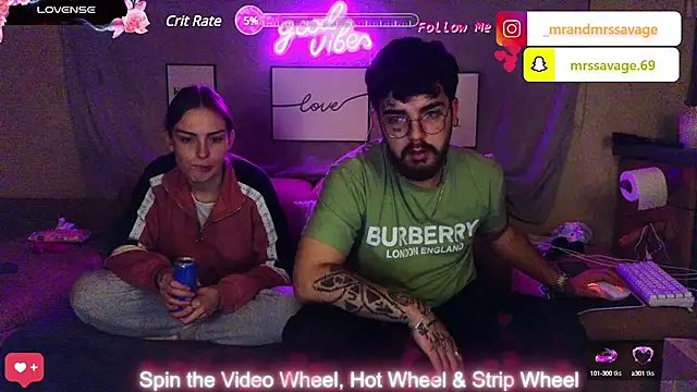Snapshot of MrAndMrsSavage chatting on January 21, 2025, 9:57 pm MrAndMrsSavage online show from January 21, 2025, 9:57 pm