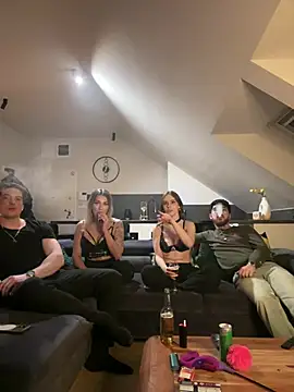 Snapshot of MrAndMrsSavage chatting on March 13, 2025, 5:39 pm MrAndMrsSavage online show from March 13, 2025, 5:39 pm