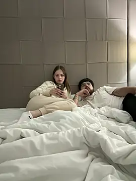 Snapshot of MrAndMrsSavage chatting on March 22, 2025, 9:10 pm MrAndMrsSavage online show from March 22, 2025, 9:10 pm