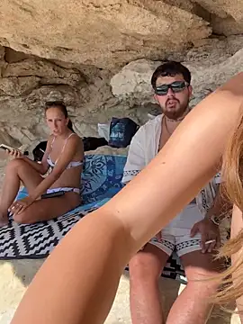 Snapshot of MrAndMrsSavage chatting on October 13, 2025, 12:05 pm MrAndMrsSavage online show from October 13, 2025, 12:05 pm