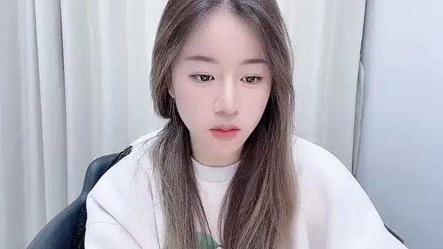 Snapshot of chloe-01 chatting on December 22, 2024, 12:16 pm chloe-01 online show from December 22, 2024, 12:16 pm