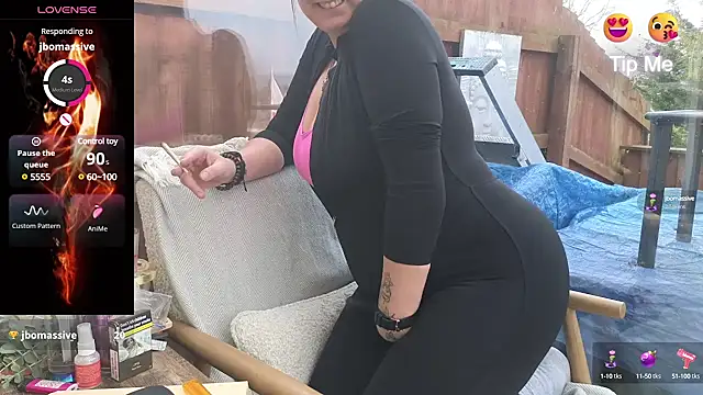 tattoomilf86 online show from March 10, 2025, 1:54 pm