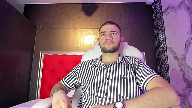 MaximusDick1  online show from December 9, 2024, 12:19 pm