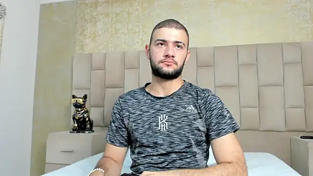 MaximusDick1  online show from November 5, 2025, 4:23 am