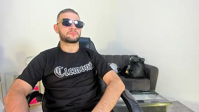 MaximusDick1  online show from July 26, 2026, 12:12 pm
