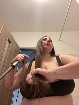 Snapshot of KarinaCelinne chatting on May 28, 2026, 1:19 pm KarinaCelinne online show from May 28, 2026, 1:19 pm
