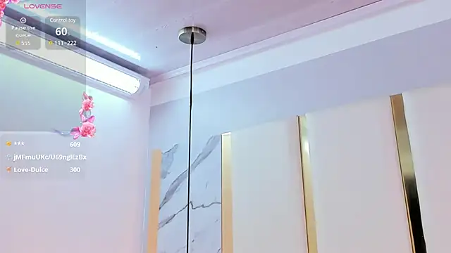 SalommeFlores online show from February 5, 2025, 6:35 am