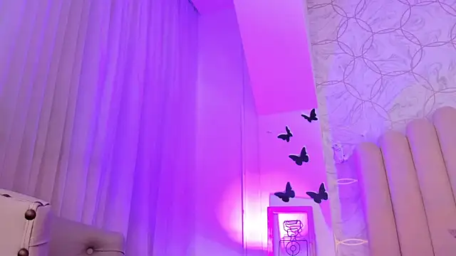 Foxy200   online show from December 20, 2025, 7:43 pm