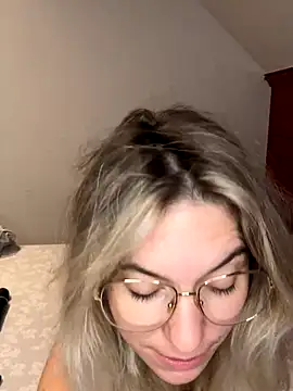 Snapshot of carlaaa chatting on September 29, 2025, 7:51 pm carlaaa online show from September 29, 2025, 7:51 pm