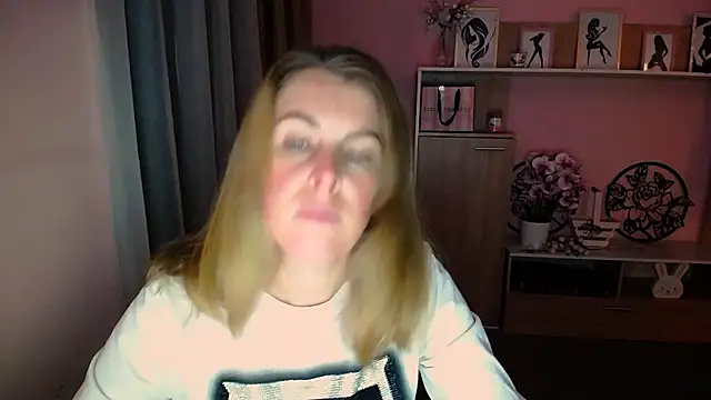 Hot Milady online show from December 9, 2024, 11:36 am