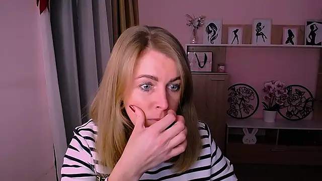 Hot Milady online show from December 16, 2024, 7:48 am