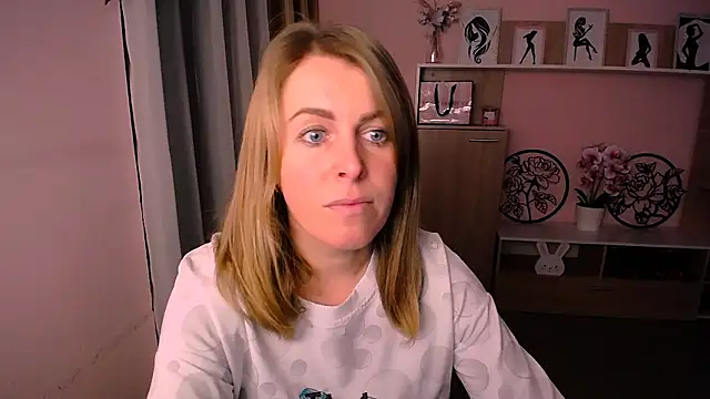 Hot Milady online show from January 8, 2025, 7:55 am