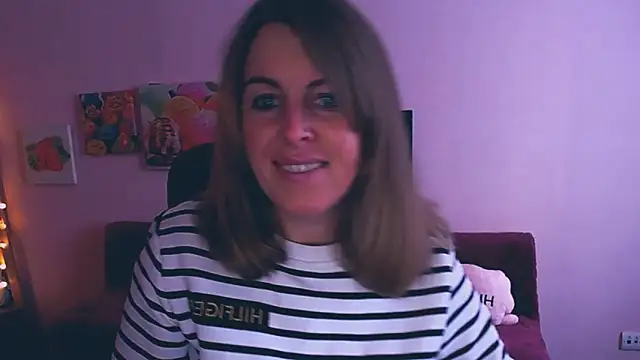 Hot Milady online show from February 17, 2025, 8:09 am