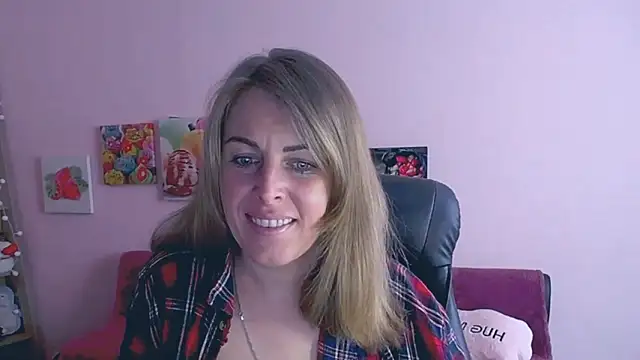 Hot Milady online show from March 4, 2025, 8:24 am