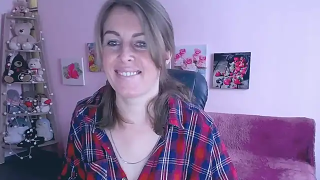 Hot Milady online show from March 19, 2025, 8:12 am