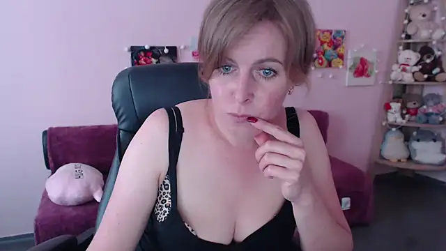 Hot Milady online show from May 22, 2026, 7:48 am