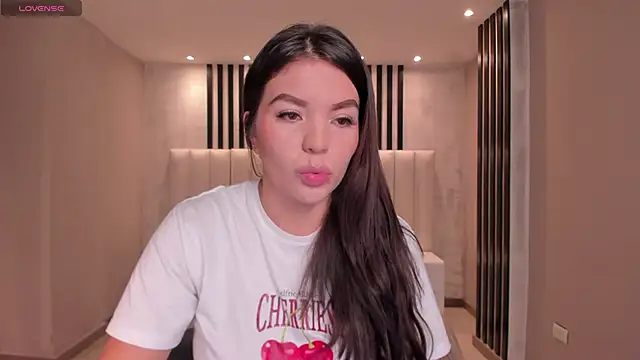 ValeriaRoldanX online show from January 11, 2026, 11:21 pm