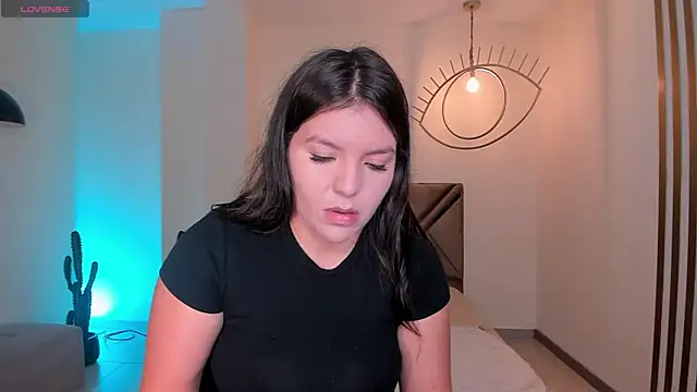 ValeriaRoldanX online show from May 23, 2026, 11:14 am