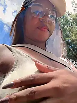 Snapshot of tiana_nave chatting on October 12, 2025, 4:17 pm tiana nave online show from October 12, 2025, 4:17 pm