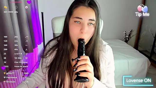 Lillianhot68 online show from January 27, 2025, 10:49 pm