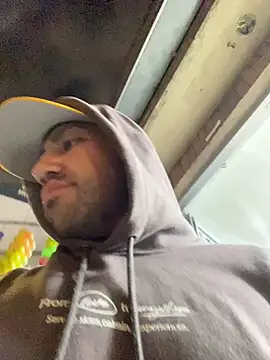 JuanZapata33 online show from December 25, 2024, 12:37 am