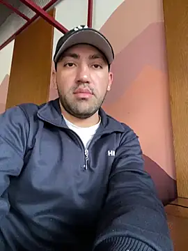 JuanZapata33 online show from January 25, 2025, 4:13 pm