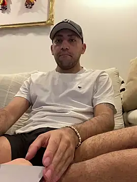 JuanZapata33 online show from February 6, 2025, 11:04 pm