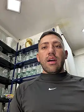 JuanZapata33 online show from February 14, 2025, 5:57 pm