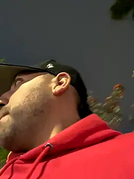 JuanZapata33 online show from October 4, 2025, 11:14 pm