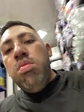 JuanZapata33 online show from October 8, 2025, 9:45 pm