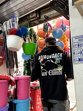 JuanZapata33 online show from November 11, 2025, 9:48 pm