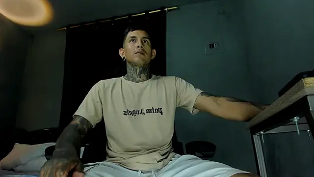 Travistanner 28 online show from March 27, 2026, 3:23 am