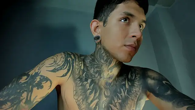 Travistanner 28 online show from April 19, 2026, 4:56 am