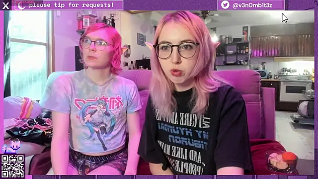 Snapshot of v3n0mb1t3z chatting on October 14, 2025, 9:04 pm v3n0mb1t3z online show from October 14, 2025, 9:04 pm