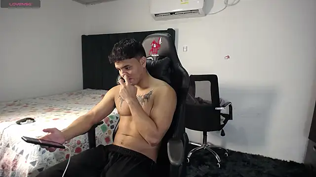 man dur07 online show from January 6, 2025, 9:43 pm