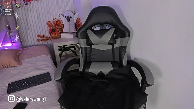 Valery wang online show from October 13, 2025, 11:54 am