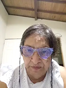 florecita69 online show from October 4, 2025, 3:04 am