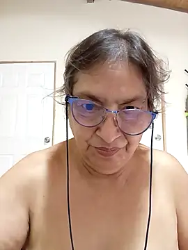 florecita69 online show from October 27, 2025, 2:21 pm