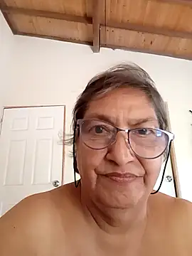 florecita69 online show from November 4, 2025, 2:16 pm