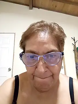 florecita69 online show from December 3, 2025, 3:10 pm