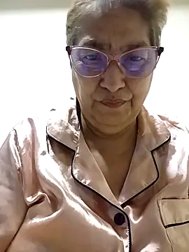 florecita69 online show from February 26, 2026, 2:21 am