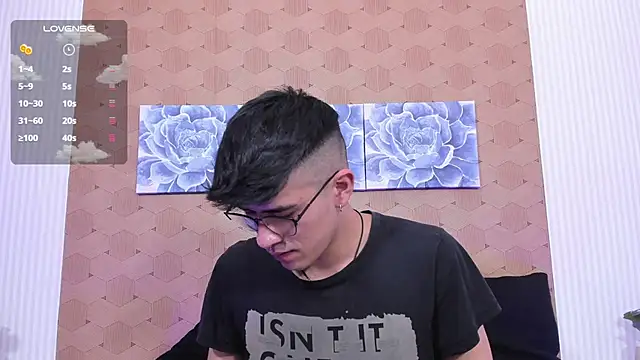 Snapshot of Ryan_Clark_ chatting on December 1, 2024, 8:31 pm Ryan Clark online show from December 1, 2024, 8:31 pm