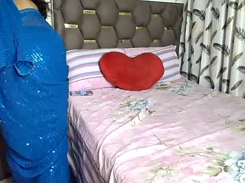 CUTE princess 143 online show from December 3, 2025, 2:04 pm