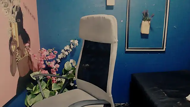 Littleindianmilf online show from September 29, 2025, 9:58 am