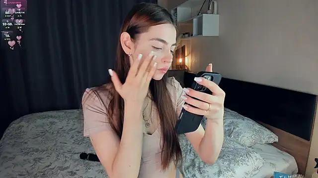 MaryJacksoon online show from February 9, 2025, 7:27 am