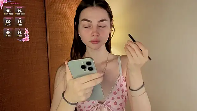 MaryJacksoon online show from October 27, 2025, 8:18 am