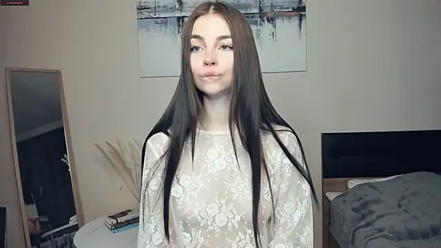 MaryJacksoon online show from November 18, 2025, 7:35 am