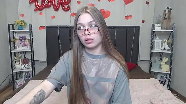 Snapshot of LaraPika chatting on May 7, 2026, 5:02 am LaraPika online show from May 7, 2026, 5:02 am