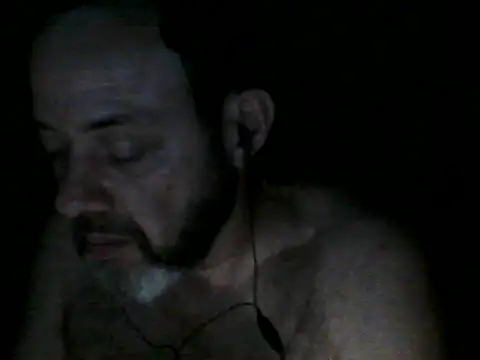Snapshot of Leocesar37 chatting on September 11, 2025, 5:29 am Leocesar37 online show from September 11, 2025, 5:29 am