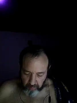 Snapshot of Leocesar37 chatting on October 13, 2025, 5:51 am Leocesar37 online show from October 13, 2025, 5:51 am